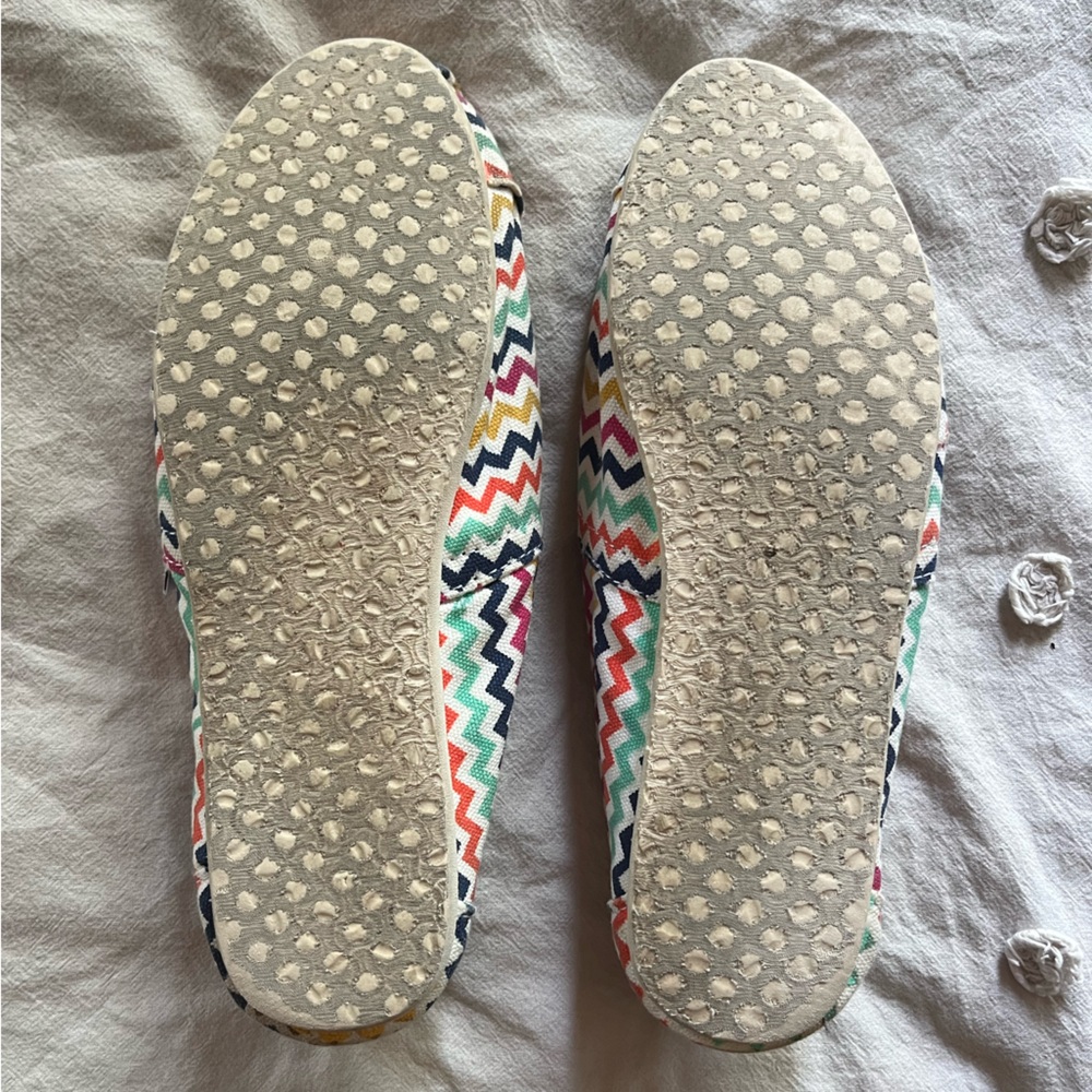 Toms - Picture 4 of 4
